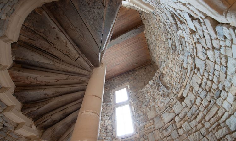 escalier-chateau-de-bernesq-optim